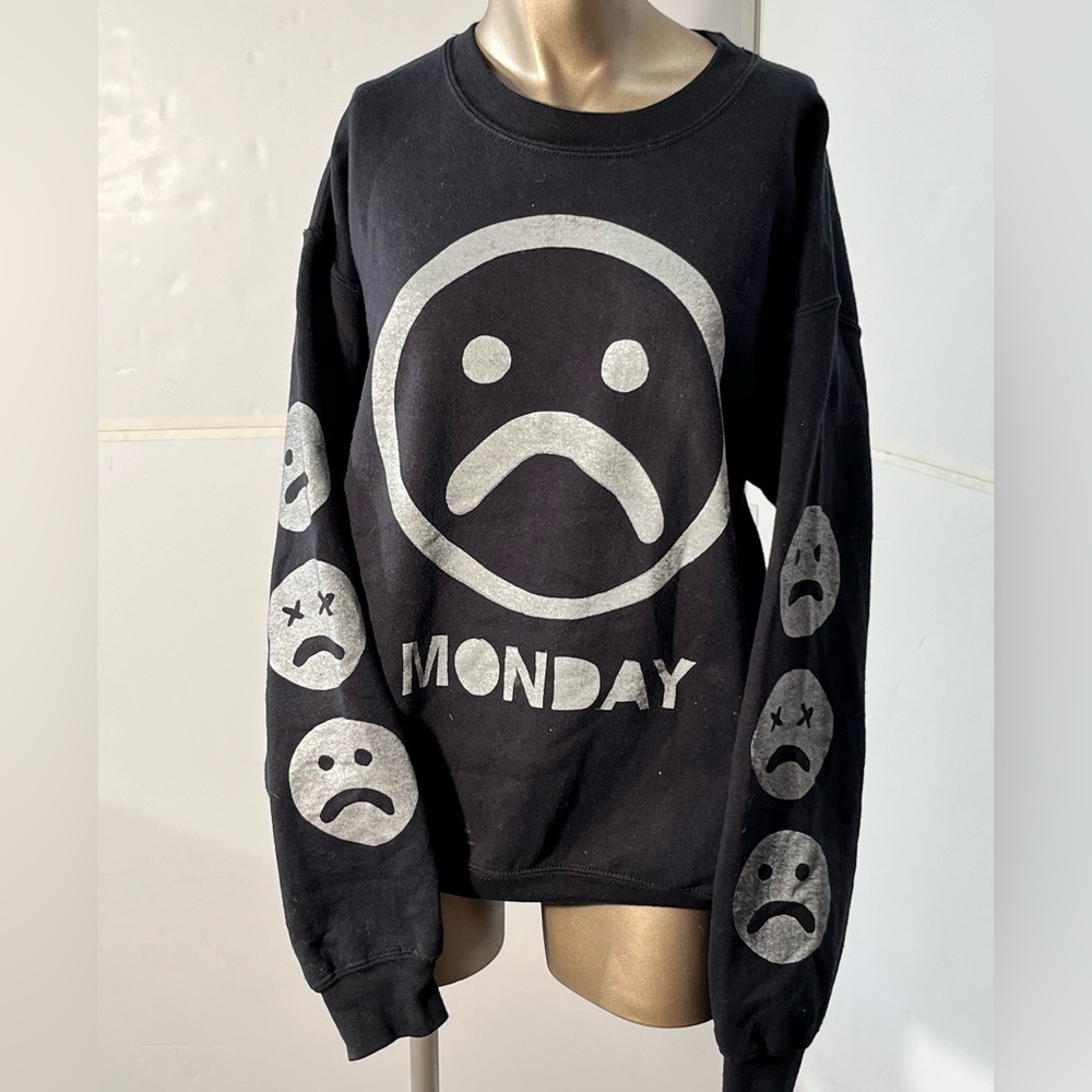 Super cute case of the Mondays black sweatshirt size M